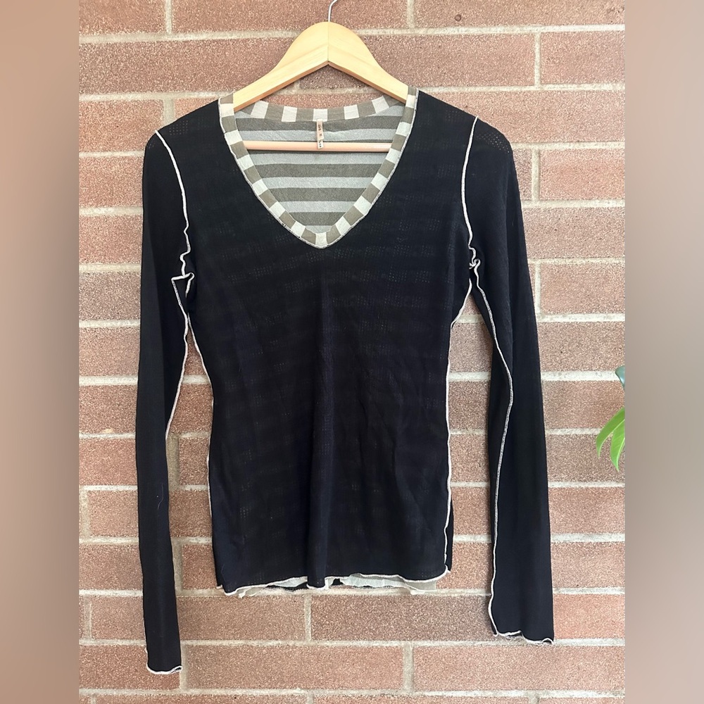 Pete Collection v neck top